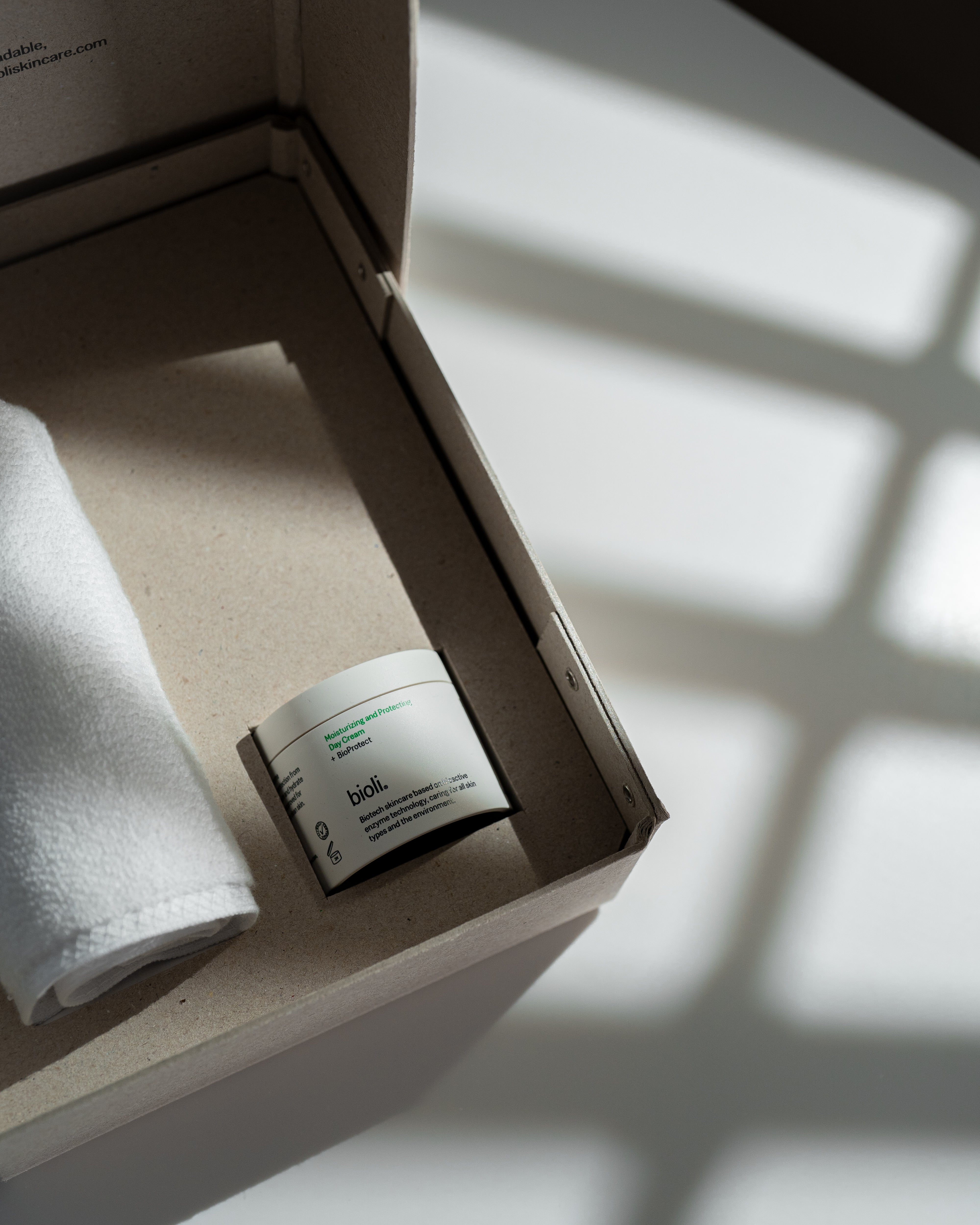 フェイスジェル・ゲル BIMORE SKINCARE SET Skincare Gift Set – Gentle face cream and face towel | Bioli