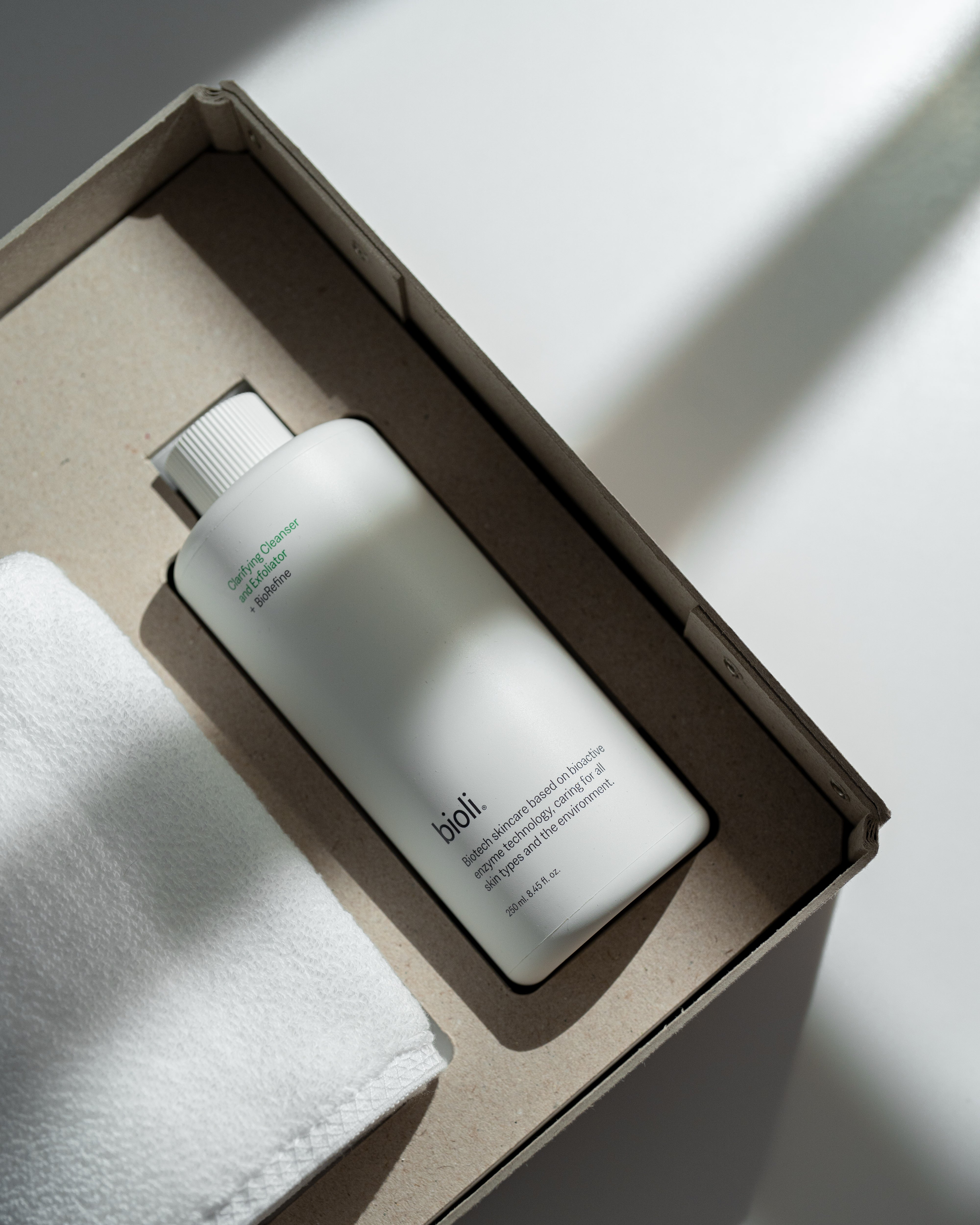 Skincare Gift Set – 2-in-1-cleanser and face towel | Bioli