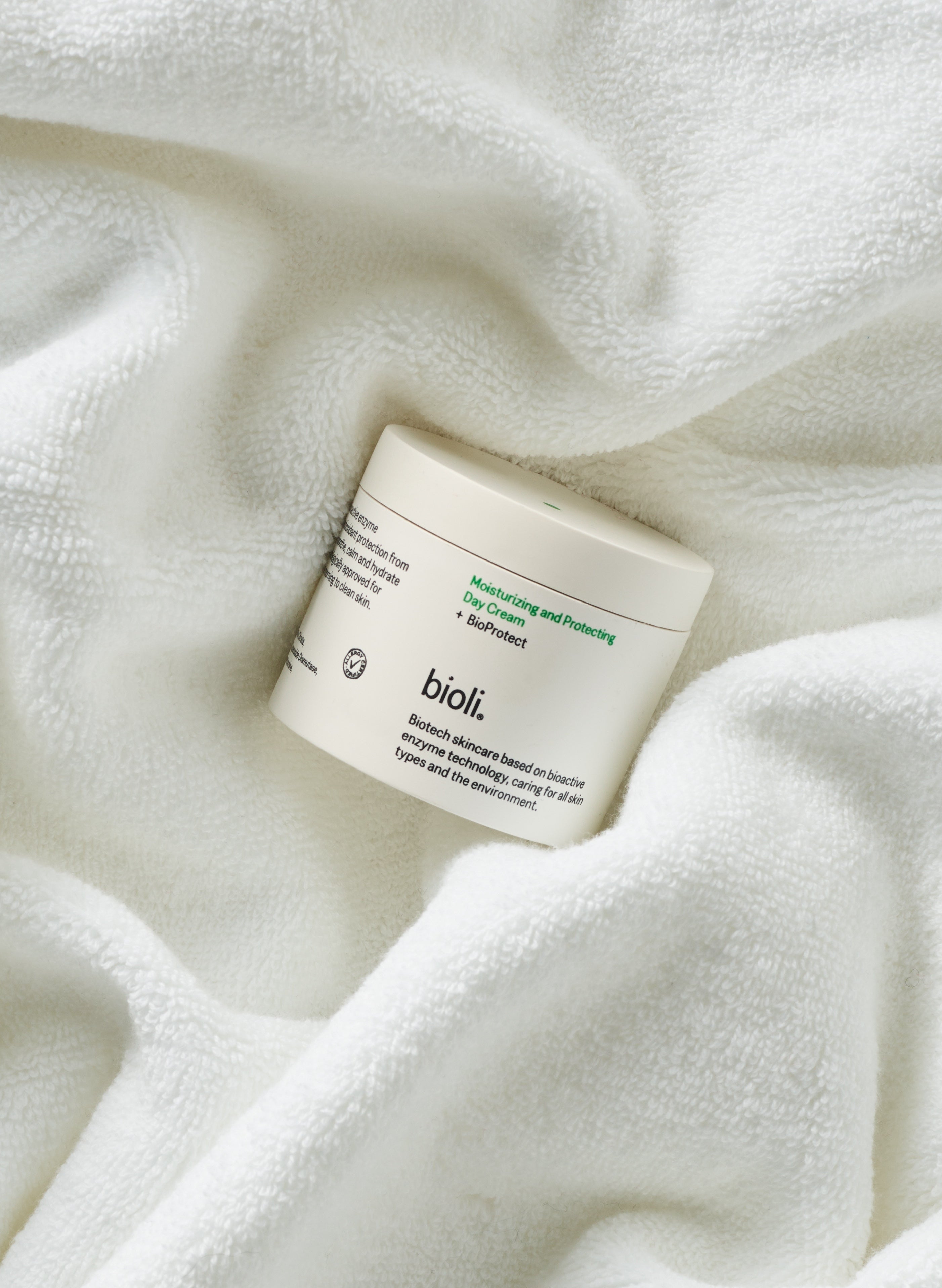 Day Cream & Facial Towel Set – Daily Skincare | Bioli